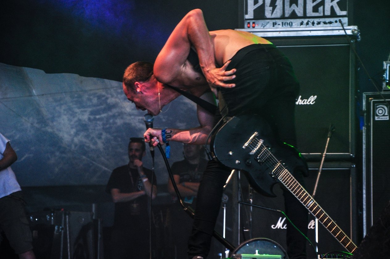 Tage voller Schweiß und Metal in Dinkelsbühl! – Fronter Hanno.