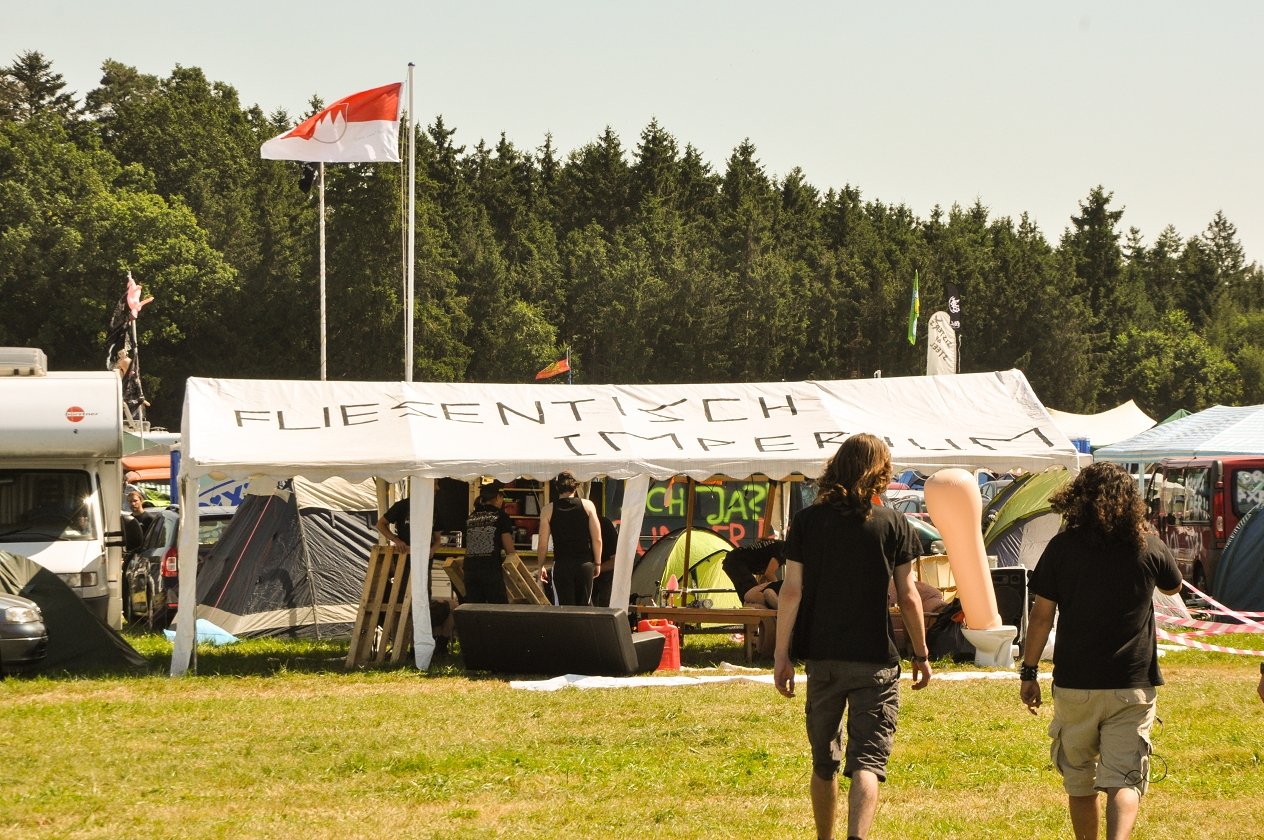 Tage voller Schweiß und Metal in Dinkelsbühl! – Hat jemand Fliesentisch gesagt?