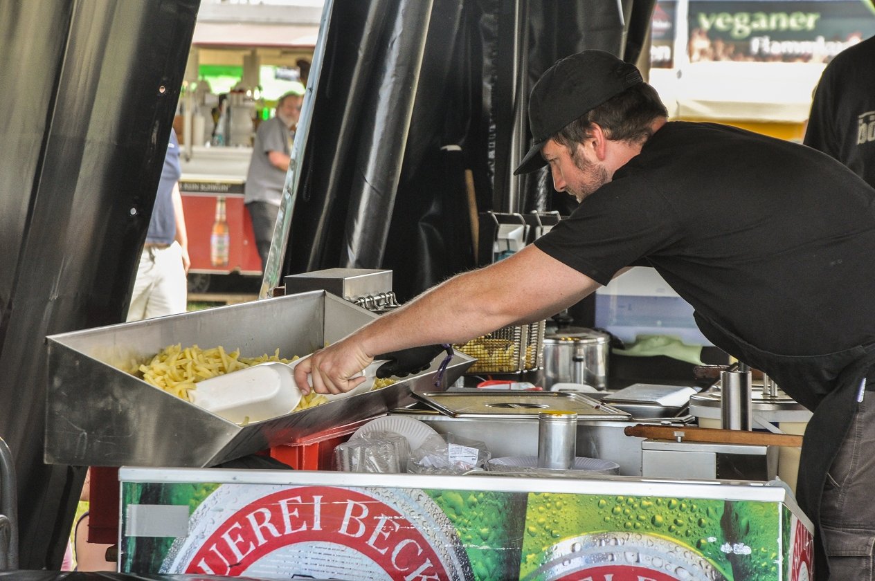 Tage voller Schweiß und Metal in Dinkelsbühl! – Neben "gewöhnlichen" Speisen macht nun auch "Black Food" die Runde …