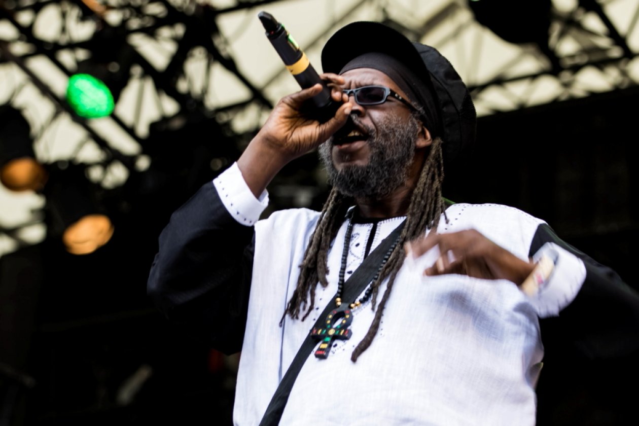 Rot-Gelb-Grün auf der kleinen Insel im Fühlinger See: Raps und Riddims! – Macka B.