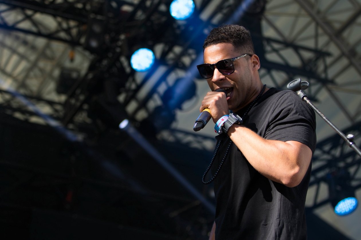 Rot-Gelb-Grün auf der kleinen Insel im Fühlinger See: Raps und Riddims! – Megaloh.