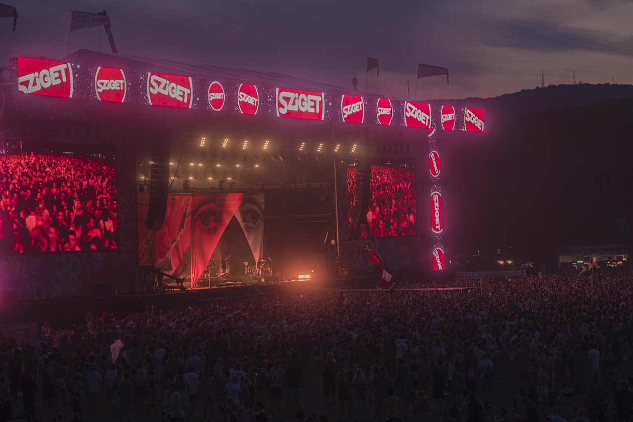 Die Fotos zum Festival-Tagebuch: Über eine Woche lang entsteht auf der Budapester Donauinsel eine eigene Welt. – Lykke Li.