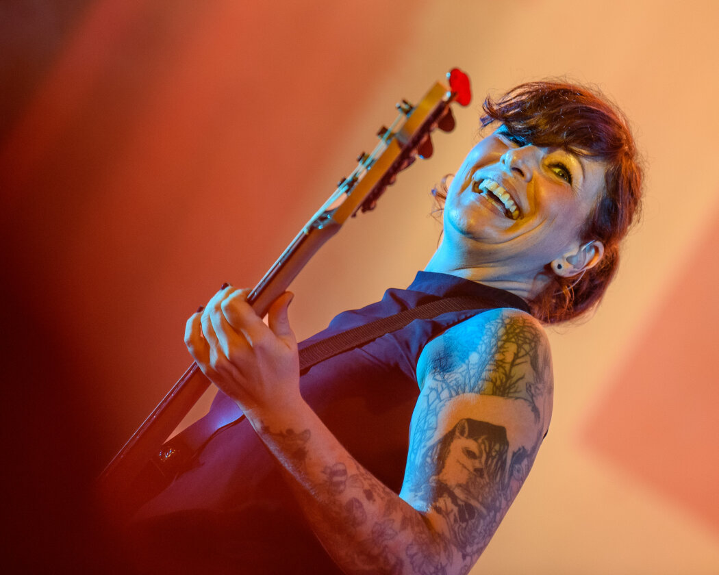Im idyllischen 'Zaubertal' feiern Tausende Fans mit Peter Fox, Marteria, Bilderbuch, Broilers, Donots, Provinz u.v.a. – Broilers.