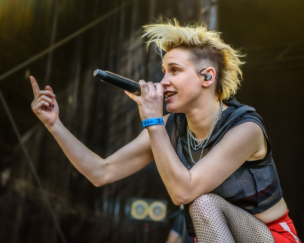 Im idyllischen 'Zaubertal' feiern Tausende Fans mit Peter Fox, Marteria, Bilderbuch, Broilers, Donots, Provinz u.v.a. – Deine Cousine.