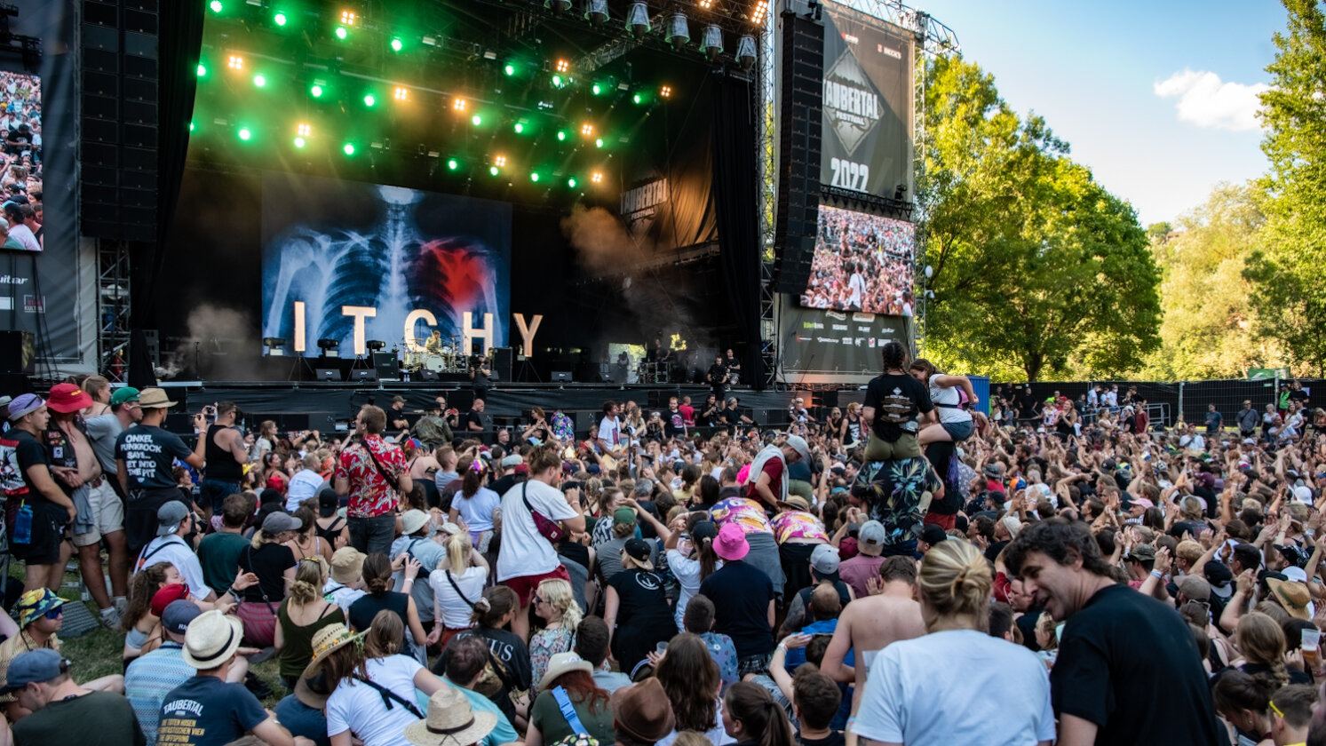 Tausende feiern beim ausverkauften Taubertal Festival mit Kraftklub, Fever 333, AnnenMayKantereit, Callejon, Faber, SDP, Biffy Clyro, Clutch, Kontra K u.a. – Itchy.