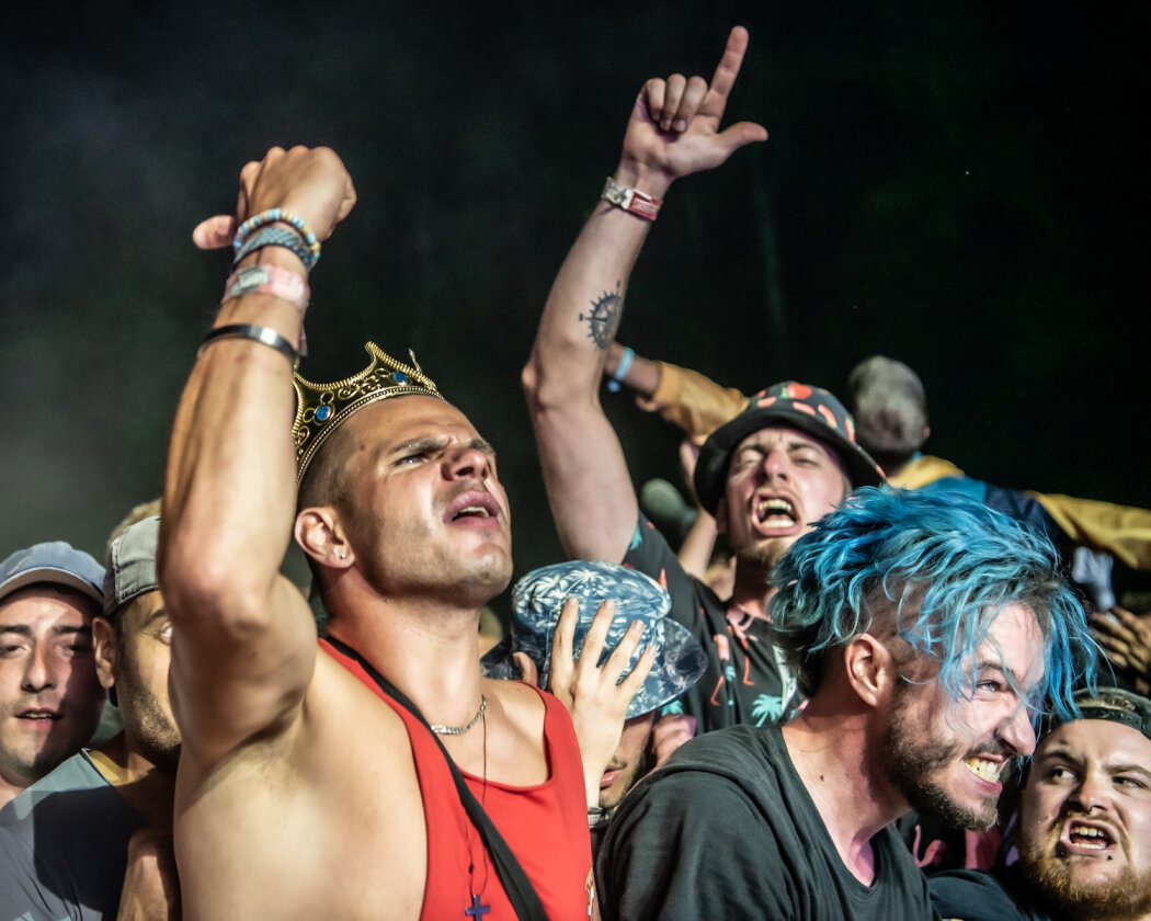 Tausende feiern beim ausverkauften Taubertal Festival mit Kraftklub, Fever 333, AnnenMayKantereit, Callejon, Faber, SDP, Biffy Clyro, Clutch, Kontra K u.a. – Der König des Taubertals.