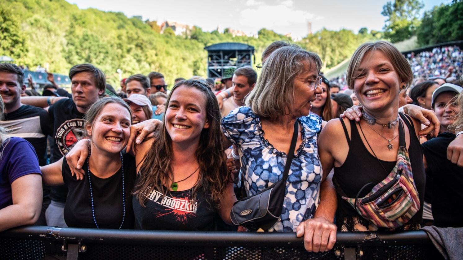 Tausende feiern beim ausverkauften Taubertal Festival mit Kraftklub, Fever 333, AnnenMayKantereit, Callejon, Faber, SDP, Biffy Clyro, Clutch, Kontra K u.a. – Schunkelei.