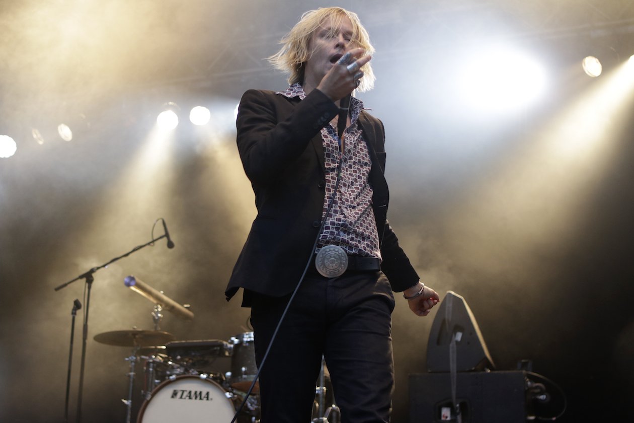 Starke Böen zu Beginn, dann kamen Kraftklub, In Flames, Feine Sahne Fischfilet, Beatsteaks, Marteria, Casper u.v.a. auf die Eiswiese. – Plötzlich hell: Dennis Lyxzen.