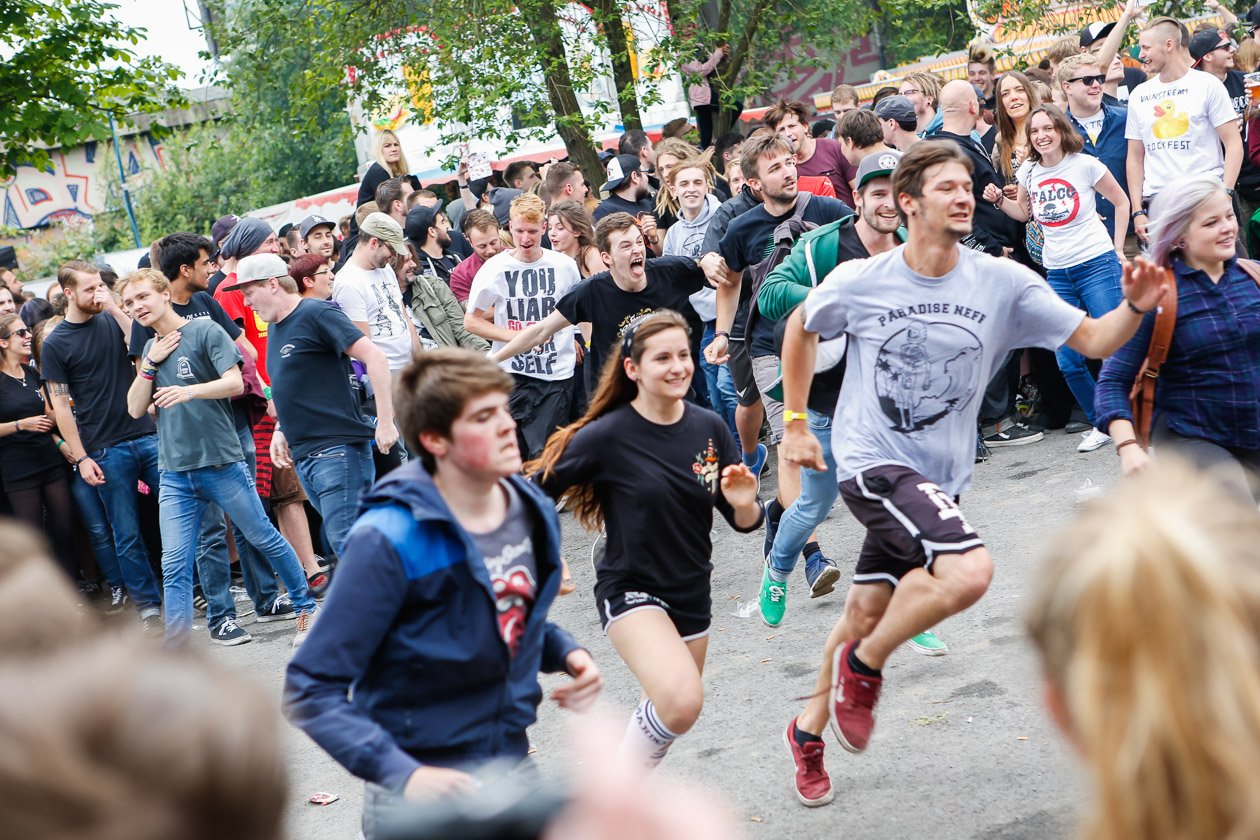 Metalcore, Punk etc. - ein Tag Nackenschmerzen in Münster. – Auf zum Circle Pit.