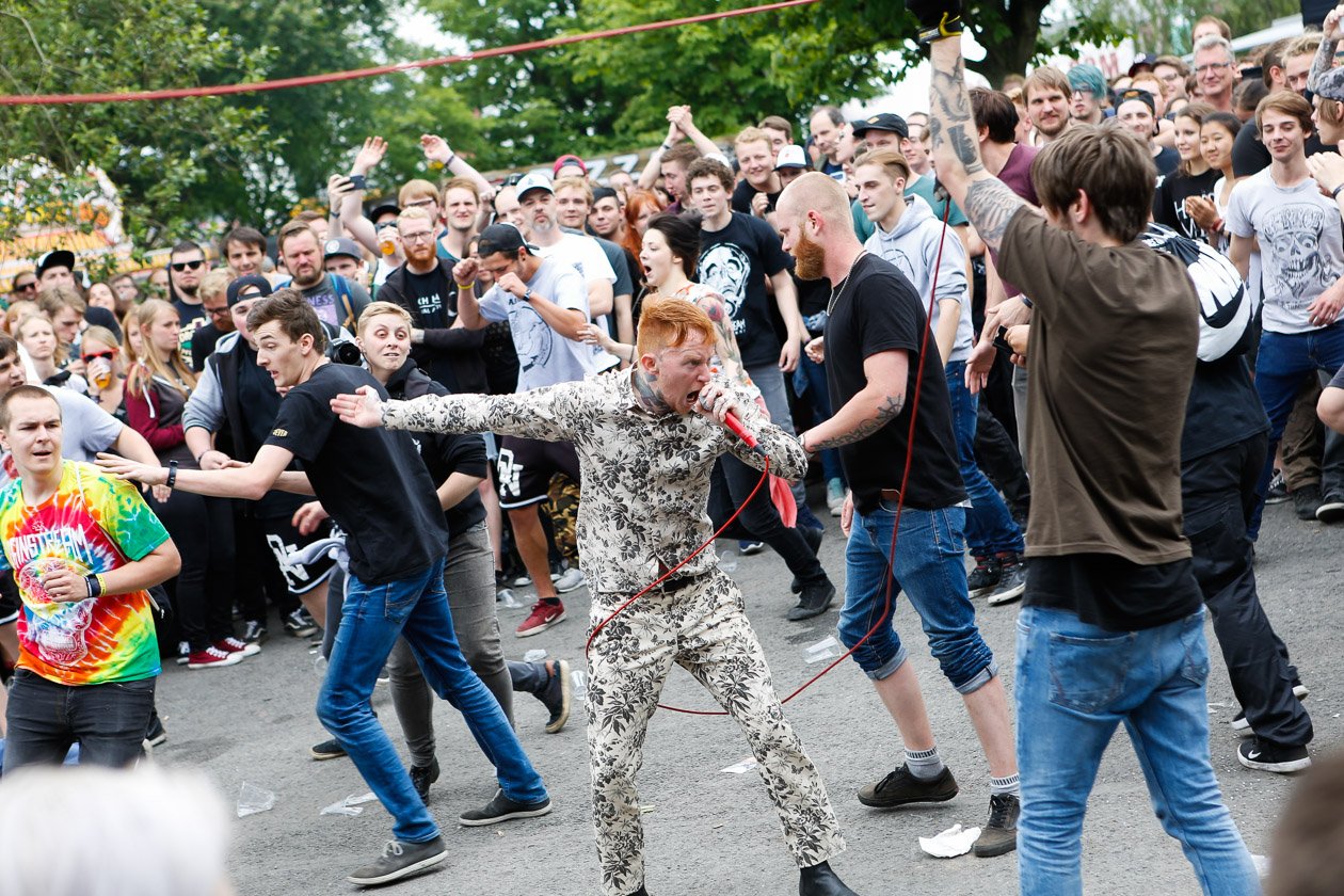 Metalcore, Punk etc. - ein Tag Nackenschmerzen in Münster. – Frank Carter geht raus.