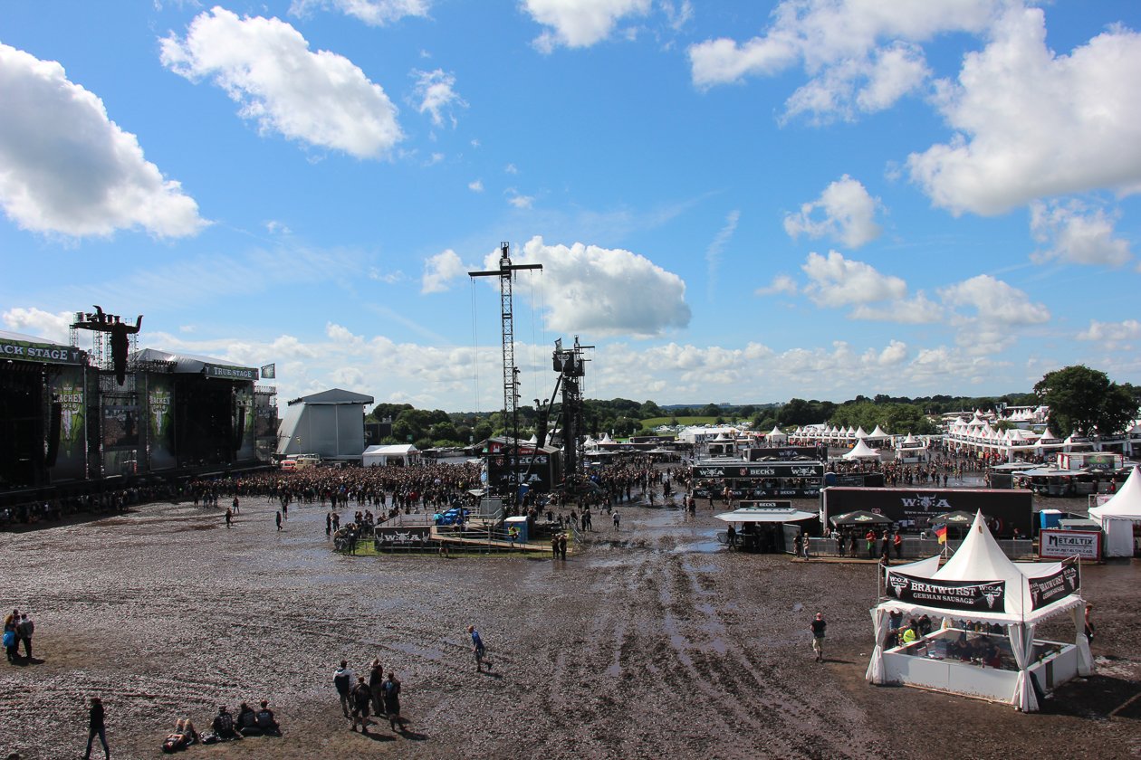 Die 27. Auflage des Metal-Monsters in dem kleinen Dorf Wacken in Schleswig-Holstein. – Bei dem Wetter lässt es sich rocken.
