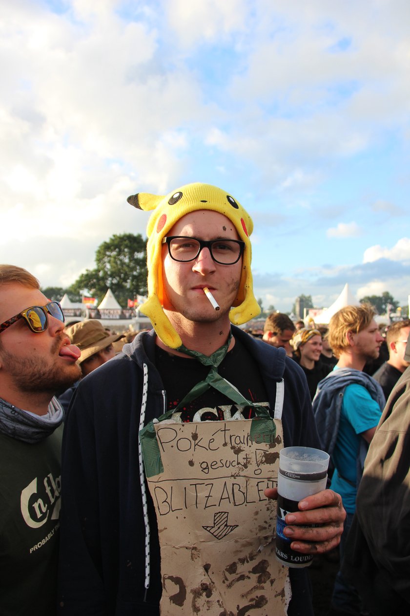 Die 27. Auflage des Metal-Monsters in dem kleinen Dorf Wacken in Schleswig-Holstein. – Braucht jemand einen Pokémon-Trainer?