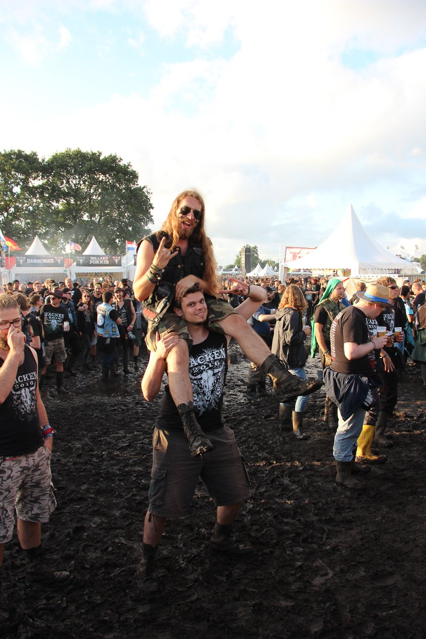 Die 27. Auflage des Metal-Monsters in dem kleinen Dorf Wacken in Schleswig-Holstein. – Für den besseren Blick.