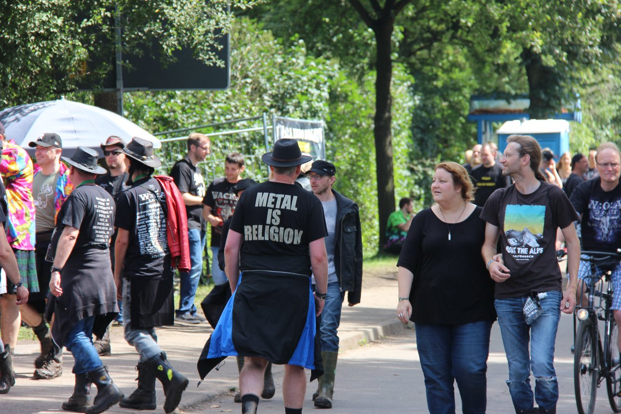 Die 27. Auflage des Metal-Monsters in dem kleinen Dorf Wacken in Schleswig-Holstein. – Nö, Metal is religion!