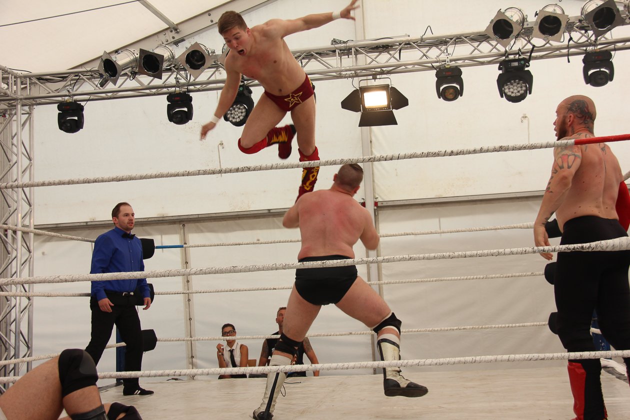 Die 27. Auflage des Metal-Monsters in dem kleinen Dorf Wacken in Schleswig-Holstein. – Wrestling auf dem Wacken 2016.