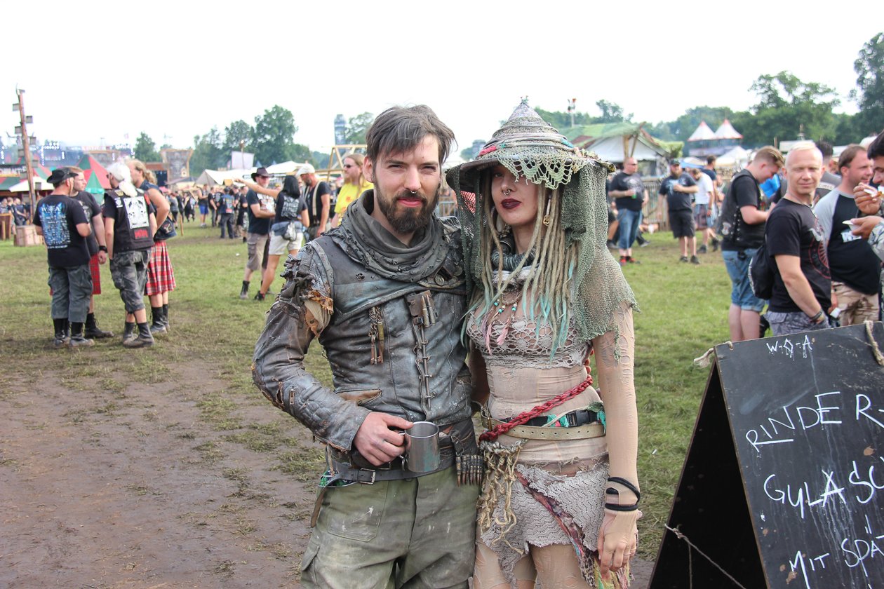 Zur 28. Ausgabe mit Alice Cooper, Megadeth, Marilyn Manson, Accept, Volbeat u.v.a. wurde extra eine Bierpipeline verlegt. – Im Wackinger Village.