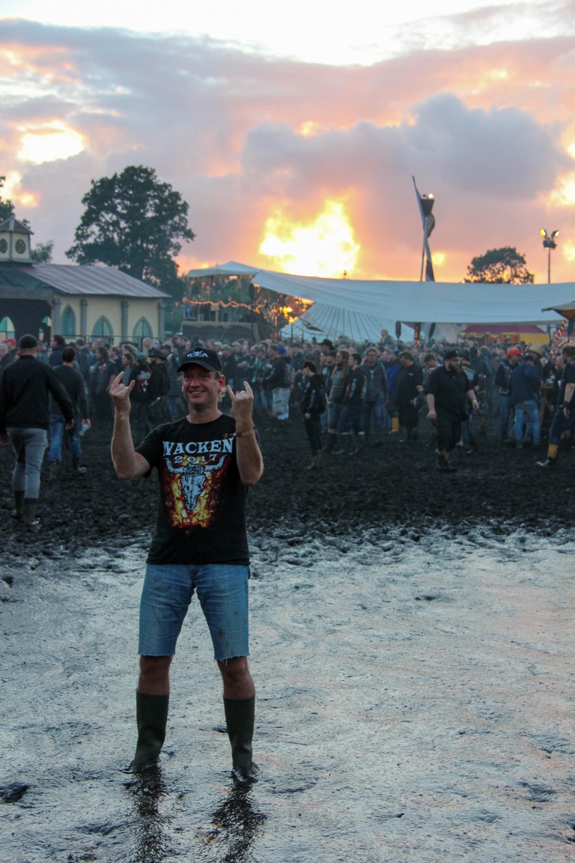 Zur 28. Ausgabe mit Alice Cooper, Megadeth, Marilyn Manson, Accept, Volbeat u.v.a. wurde extra eine Bierpipeline verlegt. – Wacken 2017 ROCKT!