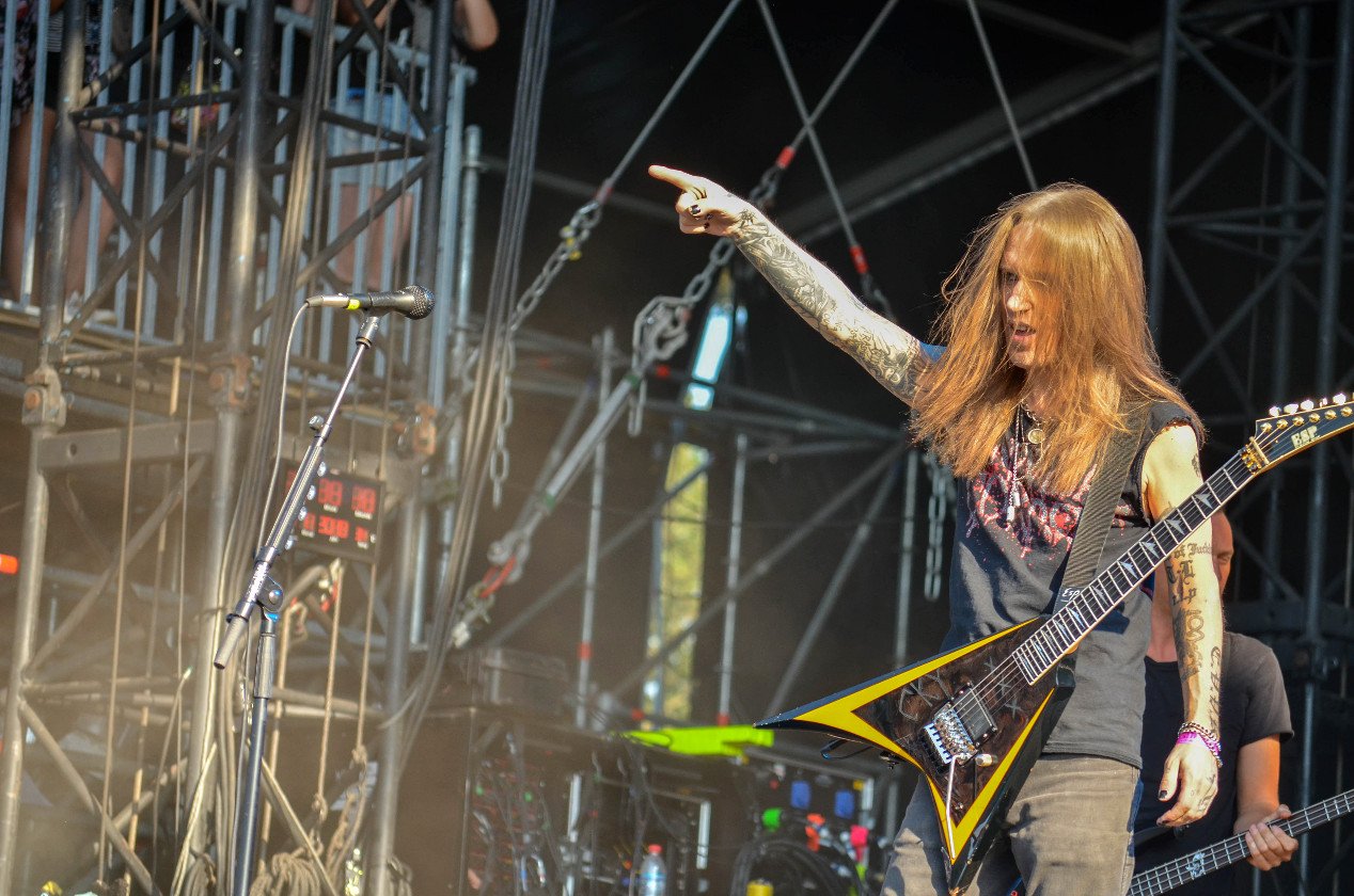 Gluthitze in Wacken - Schlammschlacht? Ja, aber nur bei lecker Wasserleitung. – Alexi Laiho.