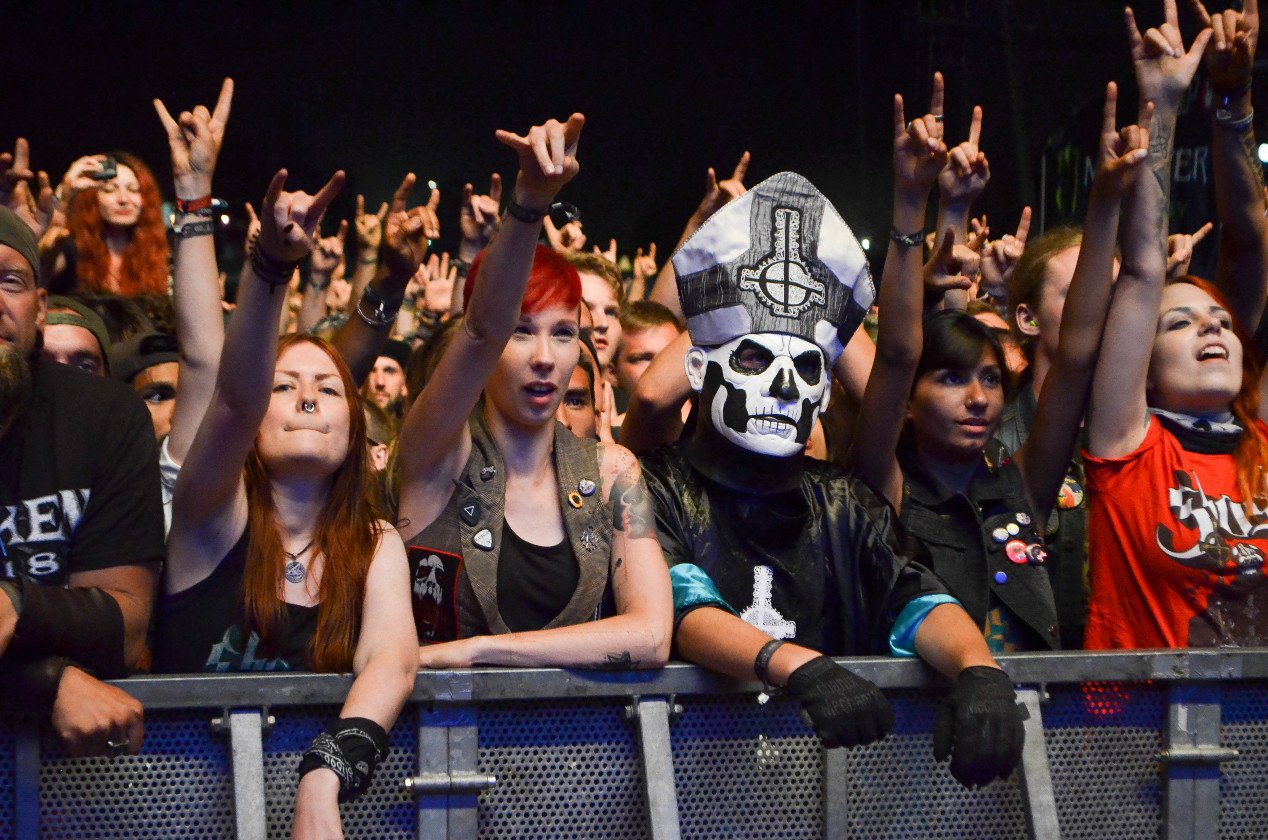 Gluthitze in Wacken - Schlammschlacht? Ja, aber nur bei lecker Wasserleitung. – Ambitionierte Ghostfans.