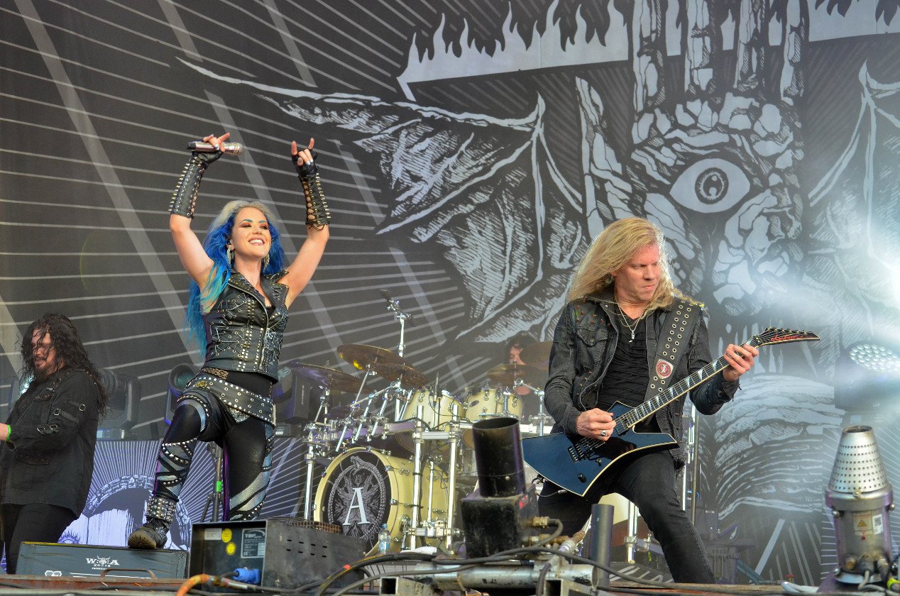 Gluthitze in Wacken - Schlammschlacht? Ja, aber nur bei lecker Wasserleitung. – Arch Enemy.