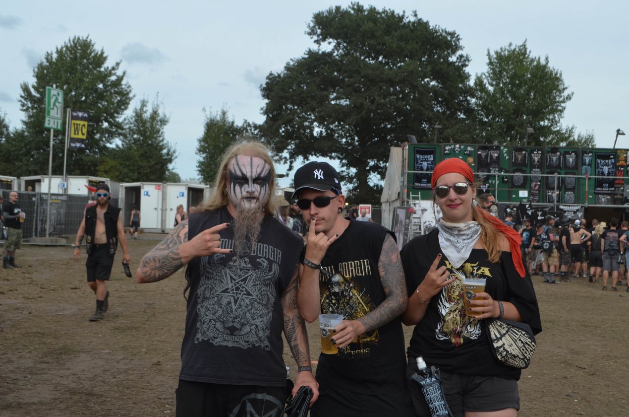 Gluthitze in Wacken - Schlammschlacht? Ja, aber nur bei lecker Wasserleitung. – Bock auf den letzten Tag!
