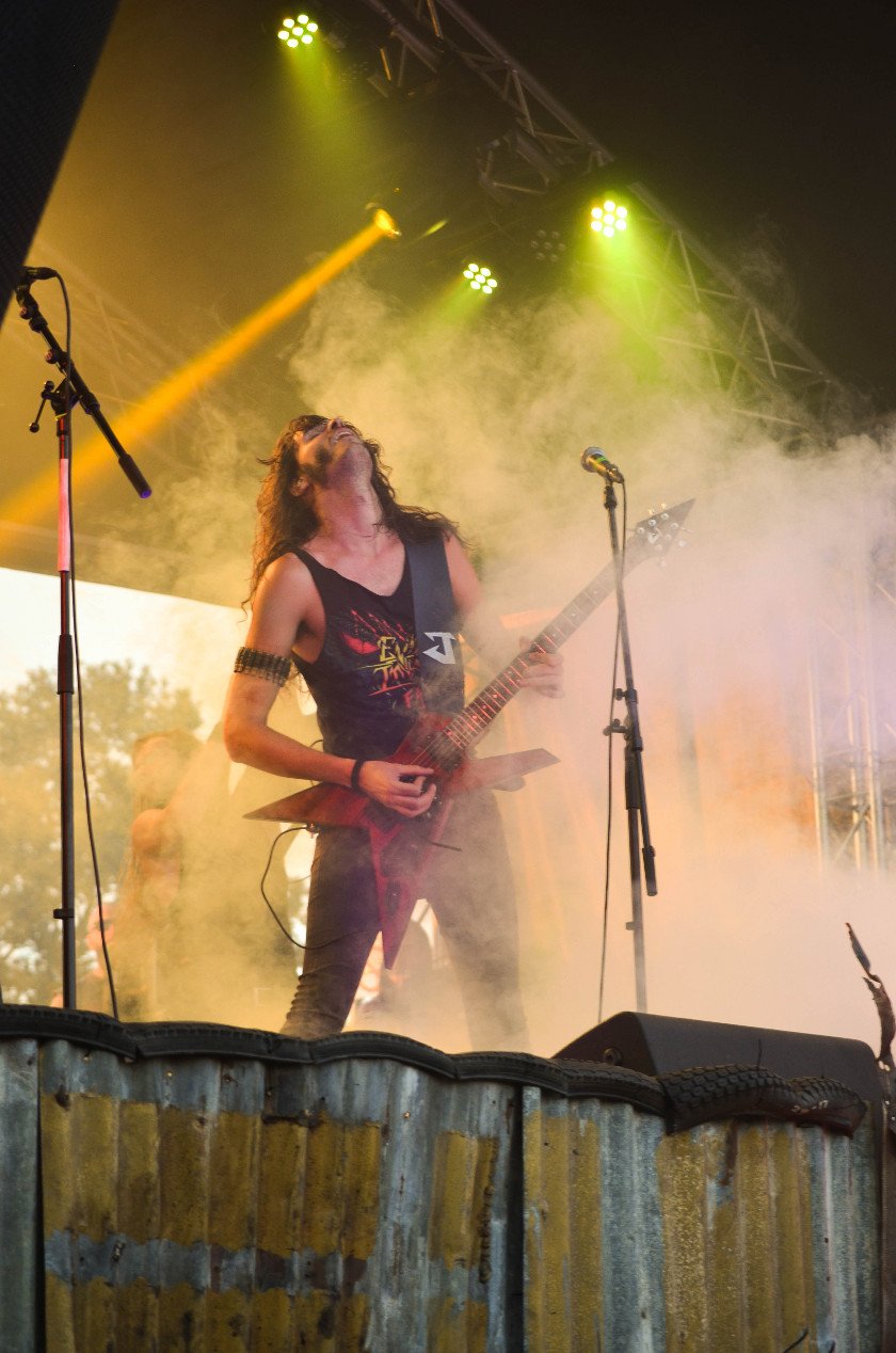 Gluthitze in Wacken - Schlammschlacht? Ja, aber nur bei lecker Wasserleitung. – Ein Evil Invader.