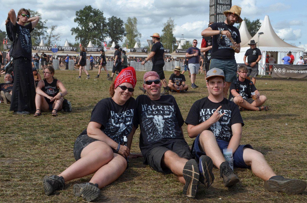 Gluthitze in Wacken - Schlammschlacht? Ja, aber nur bei lecker Wasserleitung. – Family.