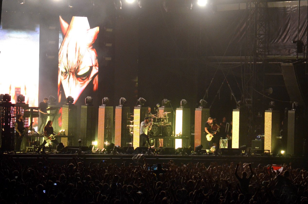 Gluthitze in Wacken - Schlammschlacht? Ja, aber nur bei lecker Wasserleitung. – In Flames ...