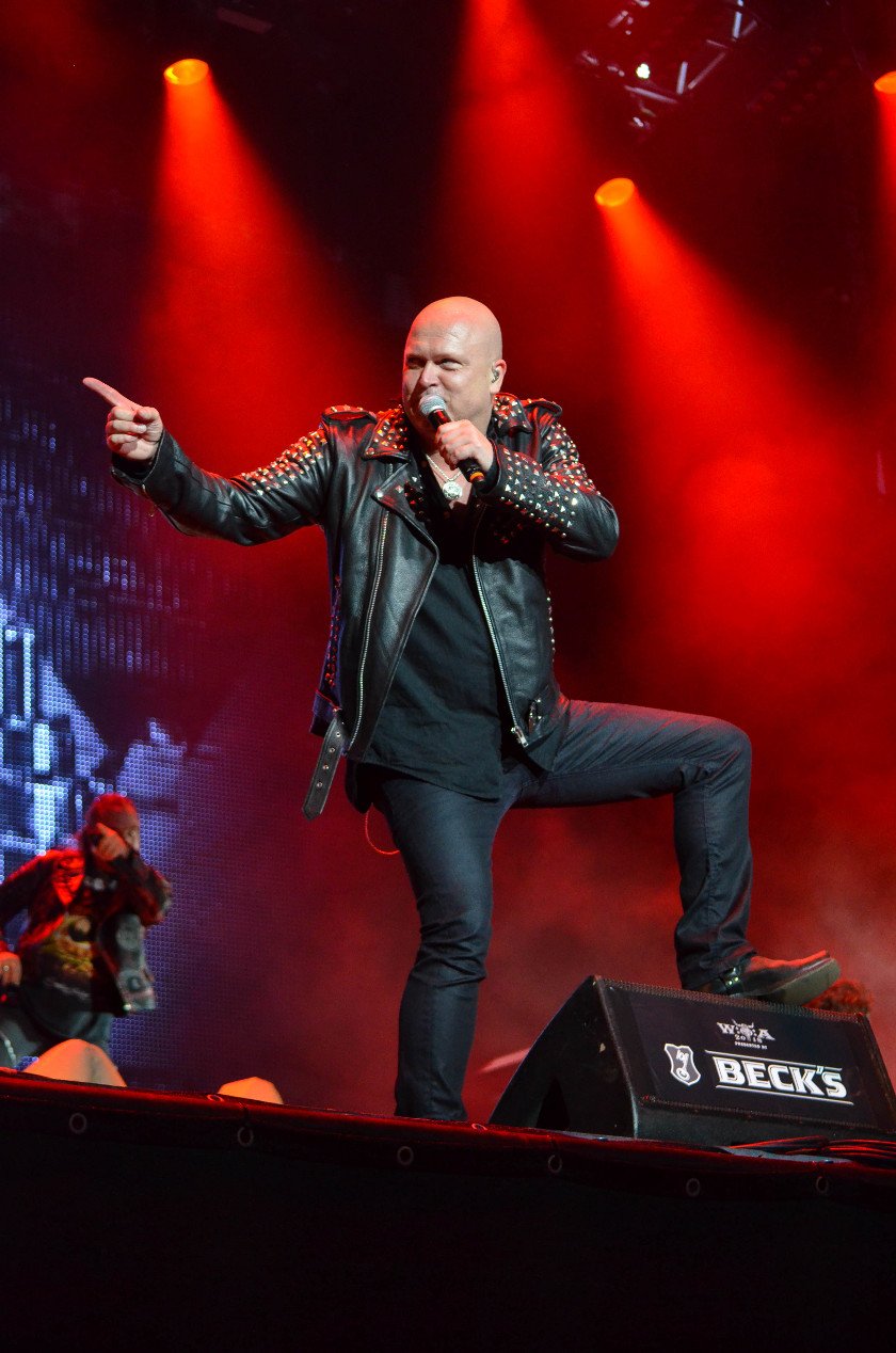 Gluthitze in Wacken - Schlammschlacht? Ja, aber nur bei lecker Wasserleitung. – Kürbiskopf Michael Kiske.