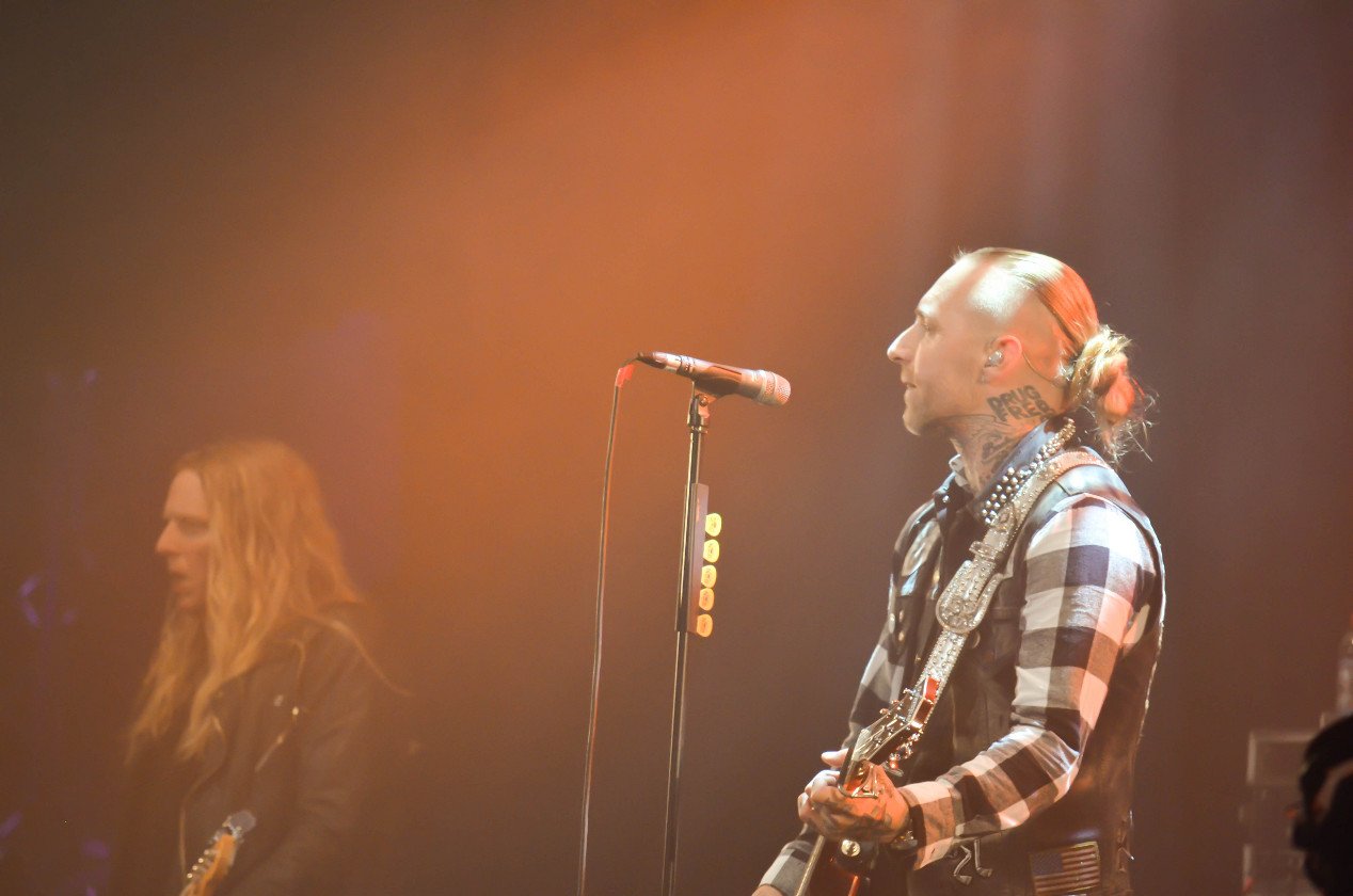 Gluthitze in Wacken - Schlammschlacht? Ja, aber nur bei lecker Wasserleitung. – Nicke Borg und Johan Blomquist.