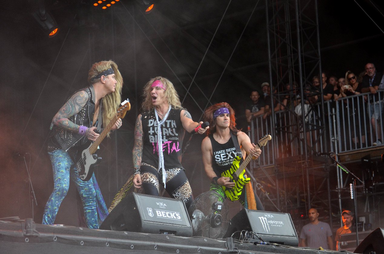 Gluthitze in Wacken - Schlammschlacht? Ja, aber nur bei lecker Wasserleitung. – Steel Panther.