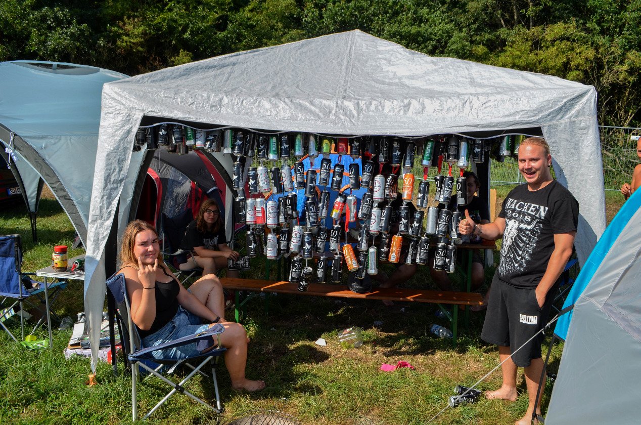 Gluthitze in Wacken - Schlammschlacht? Ja, aber nur bei lecker Wasserleitung. – Verkannte Künstler.