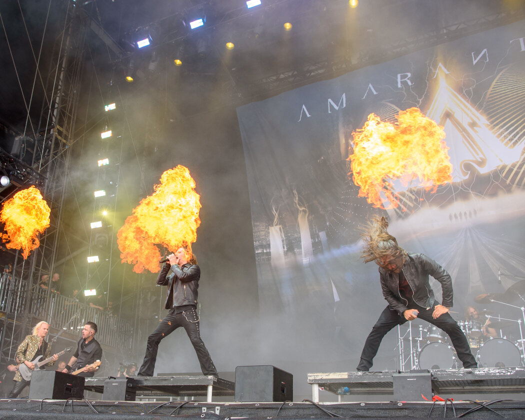 Zum Wochenende hin hat Odin ein Einsehen: Iron Maiden, Megadeth, Heaven Shall Burn, Biohazard, While She Sleeps oder Trivium drehen auf. – Amaranthe.
