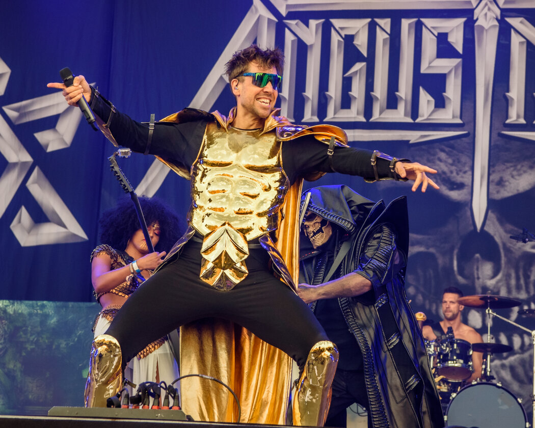 Zum Wochenende hin hat Odin ein Einsehen: Iron Maiden, Megadeth, Heaven Shall Burn, Biohazard, While She Sleeps oder Trivium drehen auf. – Angus McSix.