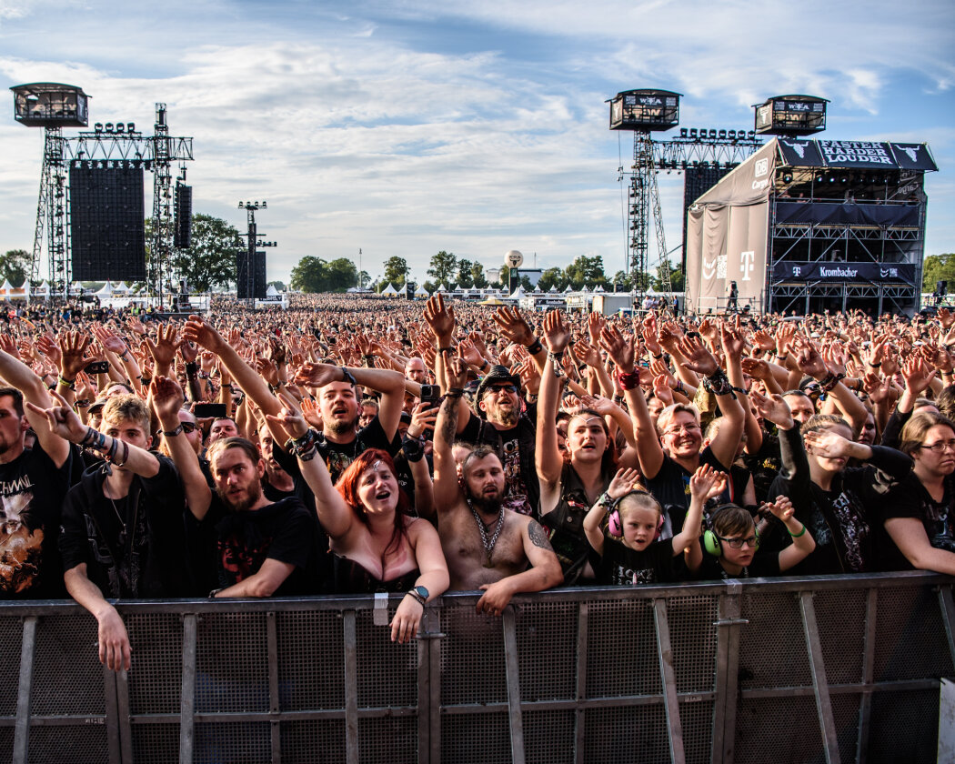 Zum Wochenende hin hat Odin ein Einsehen: Iron Maiden, Megadeth, Heaven Shall Burn, Biohazard, While She Sleeps oder Trivium drehen auf. – Wacken galore!