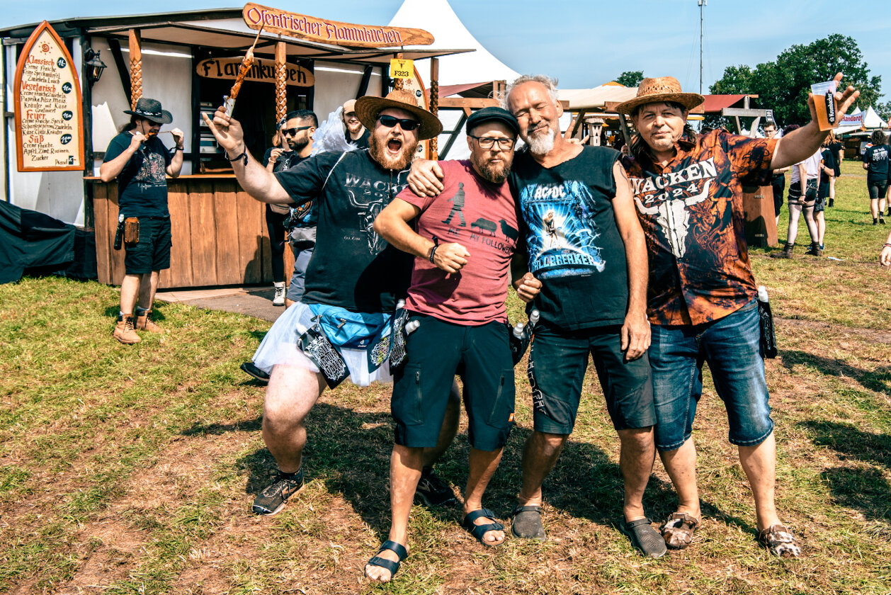 27 Grad und Kaiserwetter: Schon zum Start ist die Hölle los. In Extremo, Suzi Quatro, Scorpions, Alligatoah, Butcher Babies, Flogging Molly u.v.m. – Gemeinsam feiern.