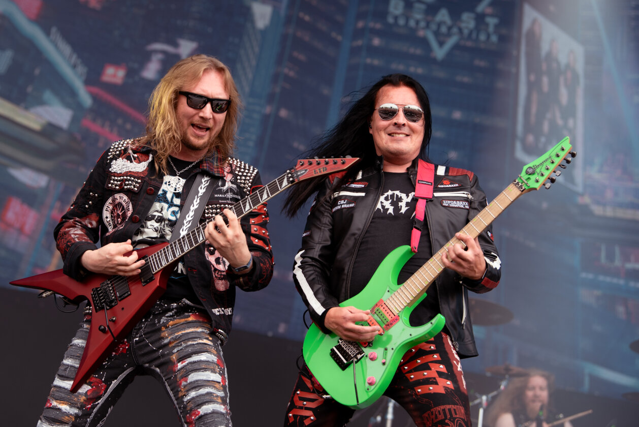 Korn, Amon Amarth, The 69 Eyes, Testament, Behemoth, Gene Simmons, Blind Guardian und ein bisschen Wacken-Schlamm. – Beast in Black.