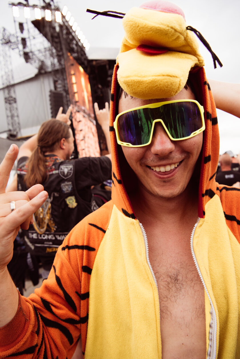 Korn, Amon Amarth, The 69 Eyes, Testament, Behemoth, Gene Simmons, Blind Guardian und ein bisschen Wacken-Schlamm. – ... und ein fröhliche Tiger.