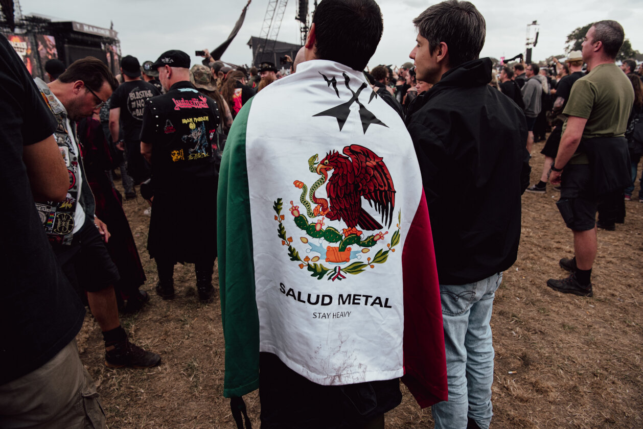 Korn, Amon Amarth, The 69 Eyes, Testament, Behemoth, Gene Simmons, Blind Guardian und ein bisschen Wacken-Schlamm. – Eine weite Anreise.