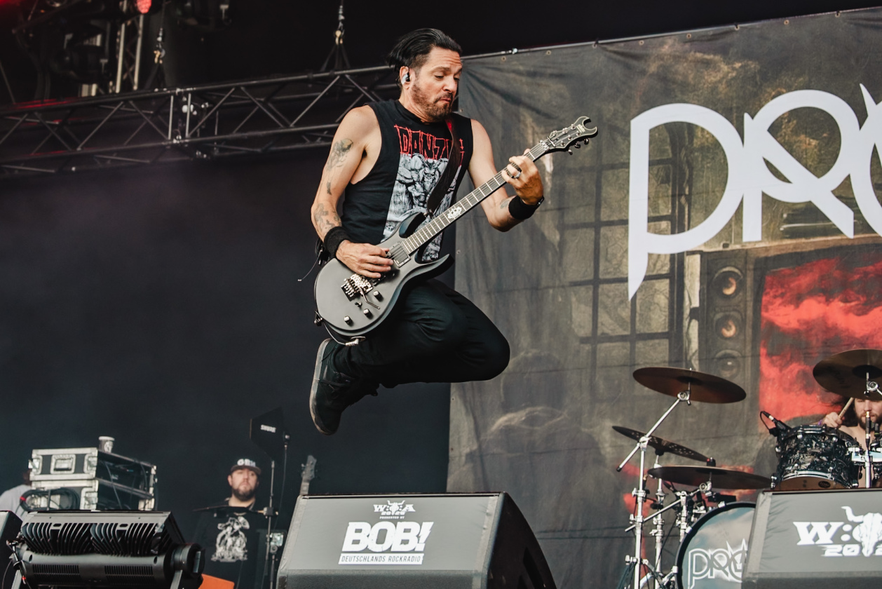 Regen und Kälte zum Festivalstart - aber alle sind parat: Wackööön! – Prong.