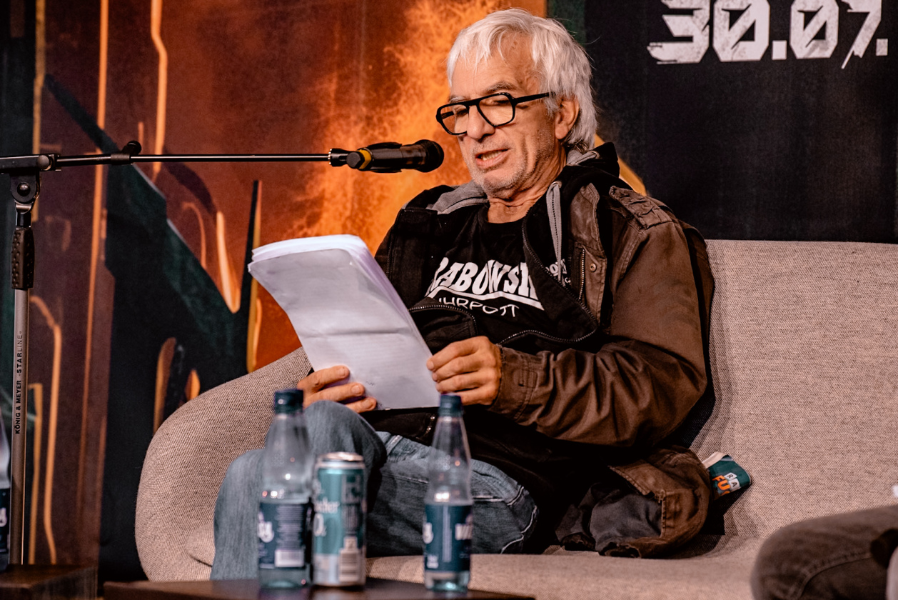 Regen und Kälte zum Festivalstart - aber alle sind parat: Wackööön! – Ralf Richter.