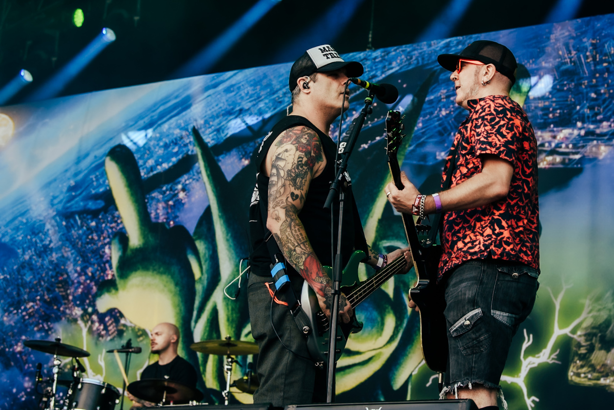 Regen und Kälte zum Festivalstart - aber alle sind parat: Wackööön! – Ugly Kid Joe.