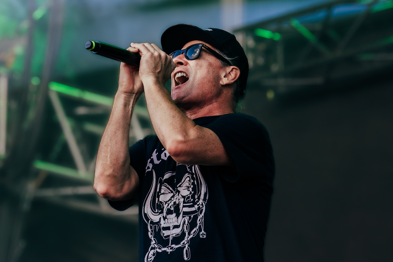 Regen und Kälte zum Festivalstart - aber alle sind parat: Wackööön! – Ugly Kid Joe.