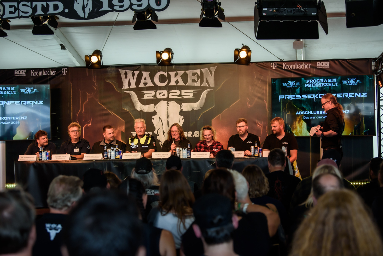 Galerie, Teil zwei: Und weiter gehts auf dem Acker mit Papa Roach, Dimmu Borgir, Fear Factory u.v.a.! – Abschluss-Pressekonferenz.
