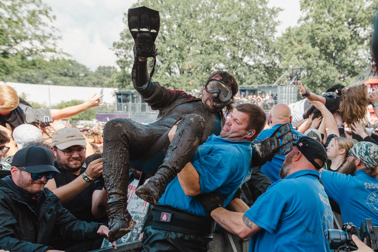 Galerie, Teil zwei: Und weiter gehts auf dem Acker mit Papa Roach, Dimmu Borgir, Fear Factory u.v.a.! – ... andere tauchen.