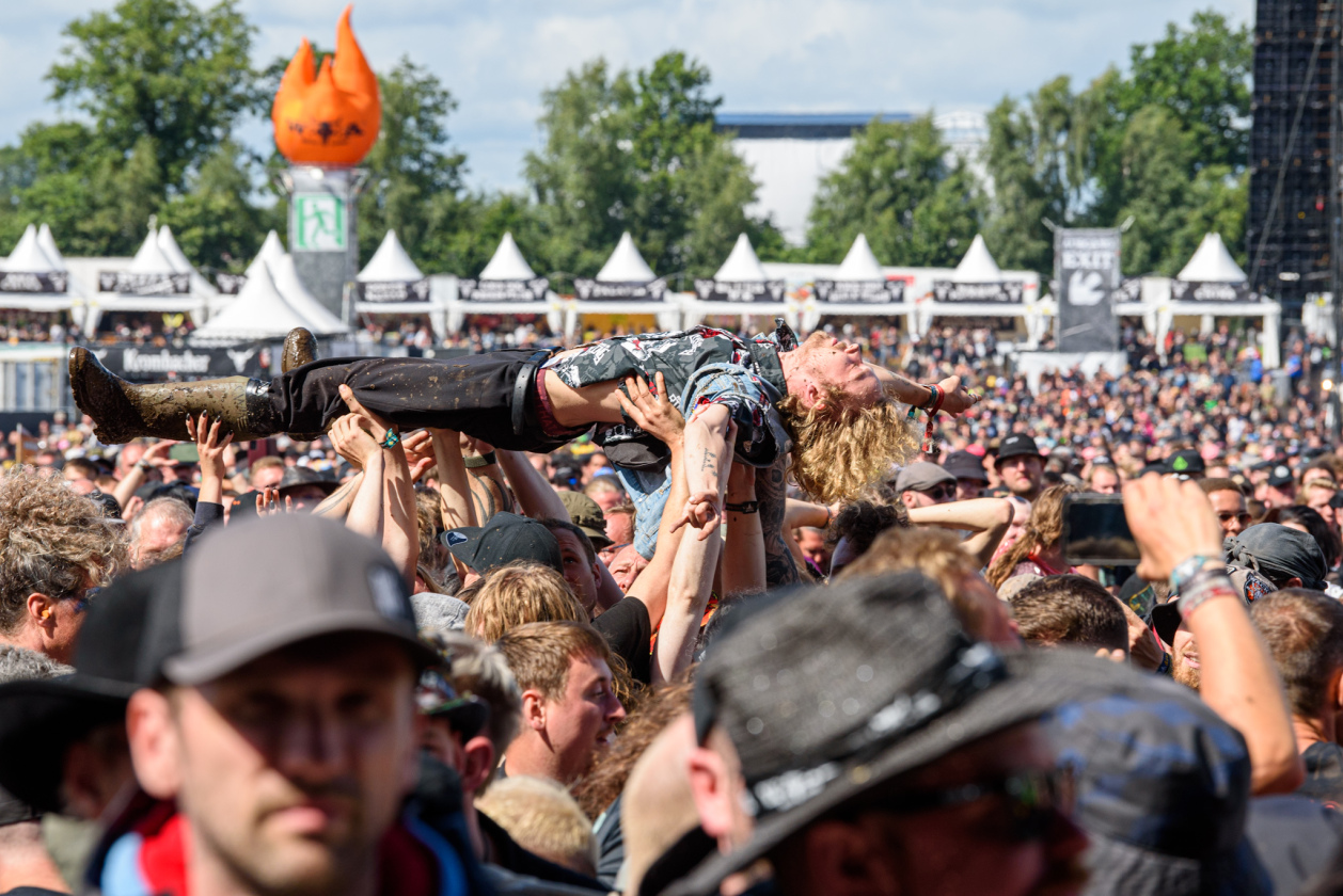 Galerie, Teil zwei: Und weiter gehts auf dem Acker mit Papa Roach, Dimmu Borgir, Fear Factory u.v.a.! – ... die anderen surfen ...