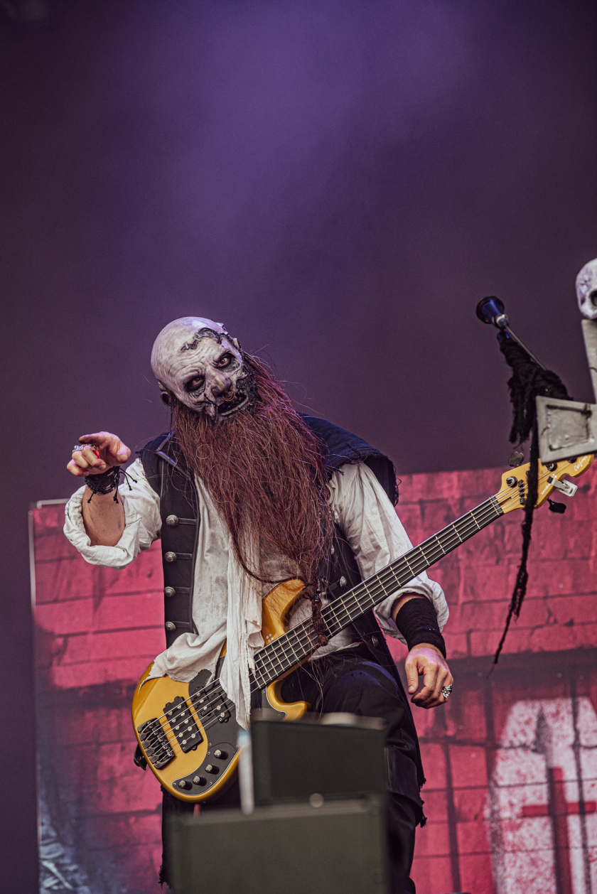 Galerie, Teil zwei: Und weiter gehts auf dem Acker mit Papa Roach, Dimmu Borgir, Fear Factory u.v.a.! – Dominum.