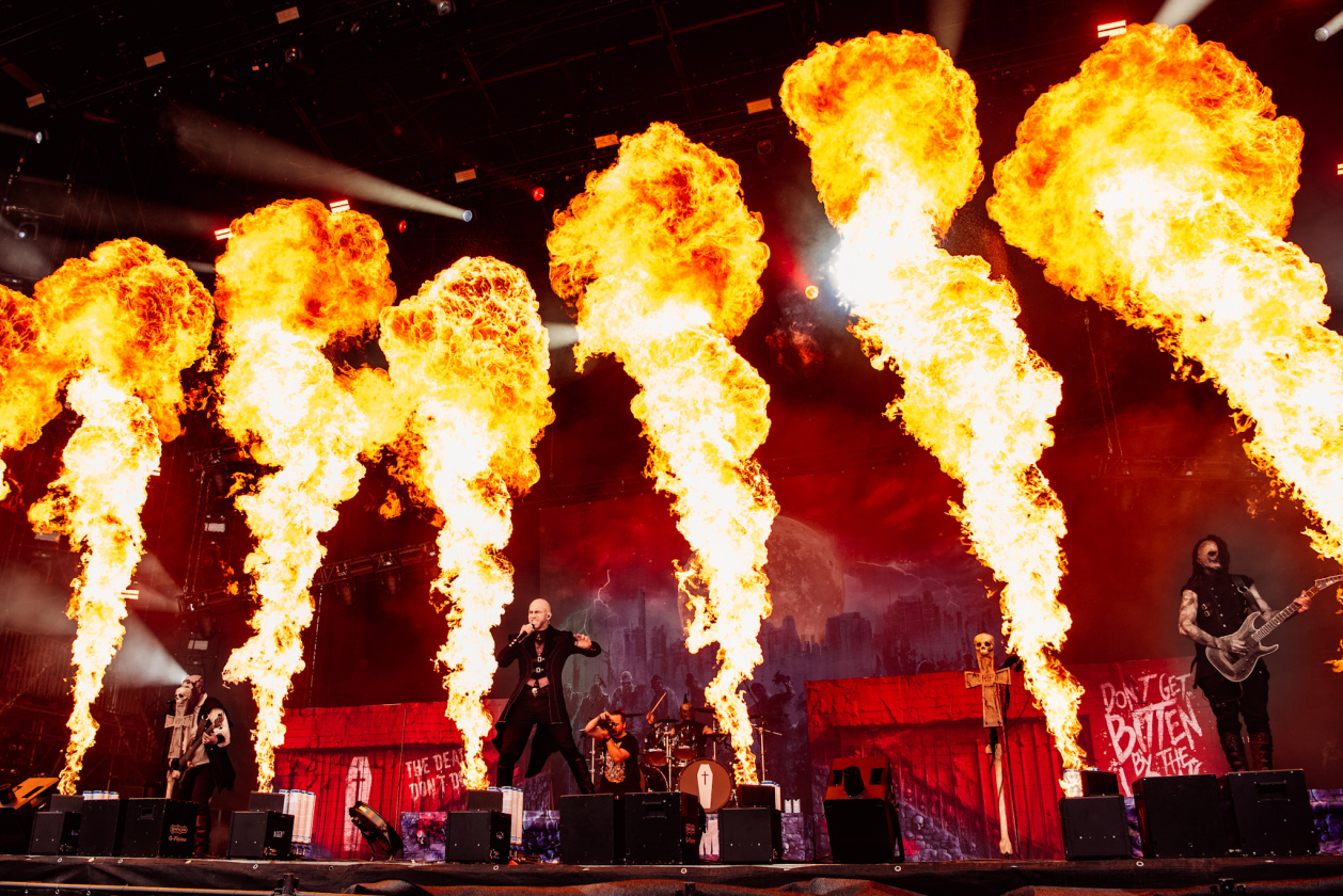 Galerie, Teil zwei: Und weiter gehts auf dem Acker mit Papa Roach, Dimmu Borgir, Fear Factory u.v.a.! – Dominum im Flammenmeer.