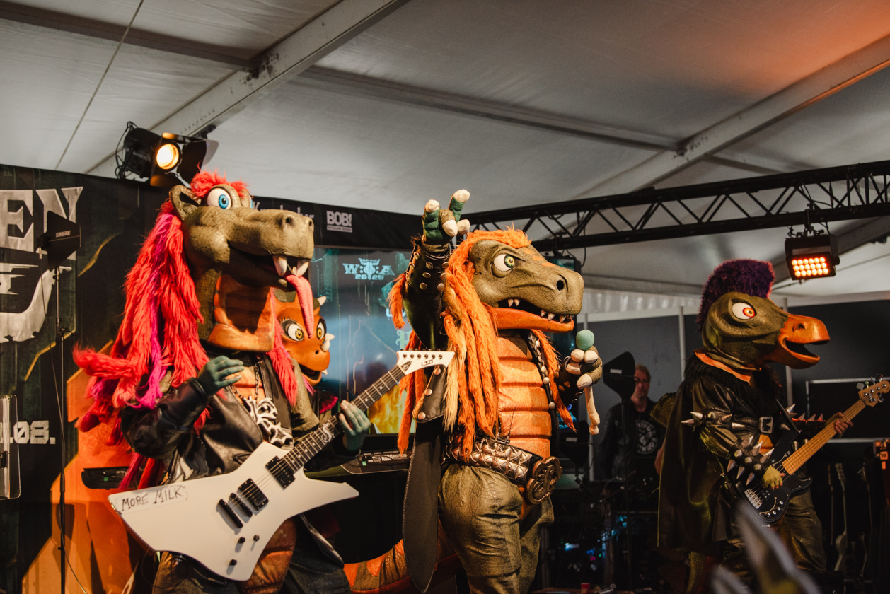 Galerie, Teil zwei: Und weiter gehts auf dem Acker mit Papa Roach, Dimmu Borgir, Fear Factory u.v.a.! – Heavysaurus.