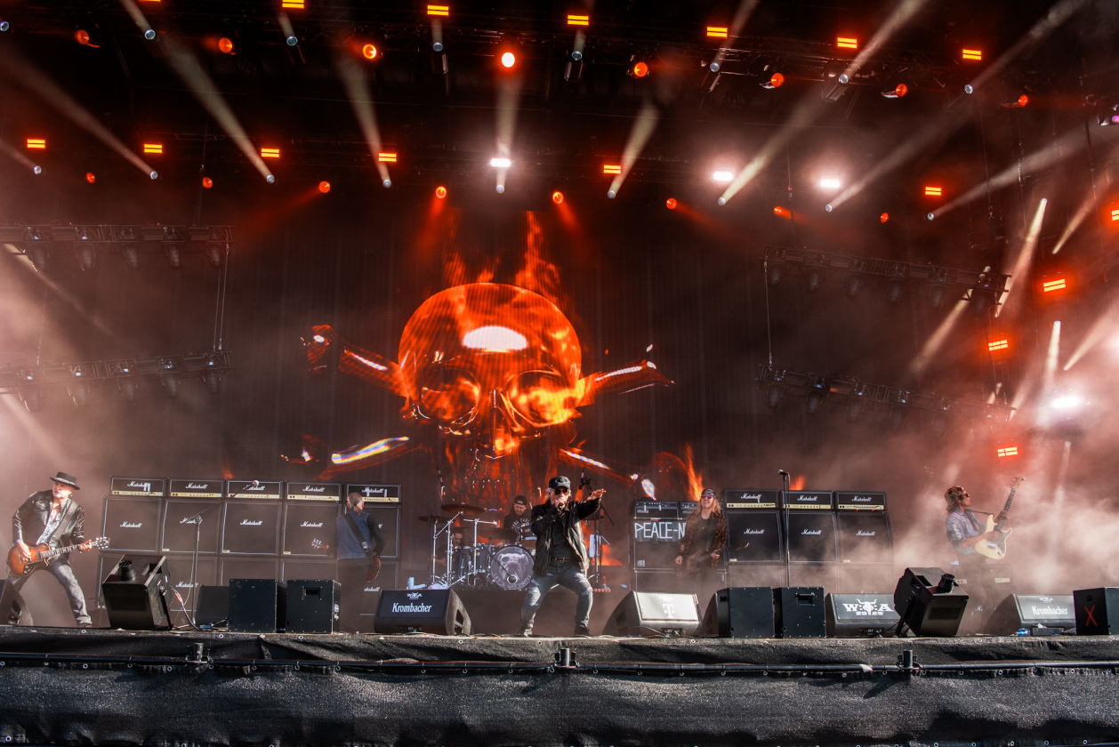 Galerie, Teil zwei: Und weiter gehts auf dem Acker mit Papa Roach, Dimmu Borgir, Fear Factory u.v.a.! – Krokus.